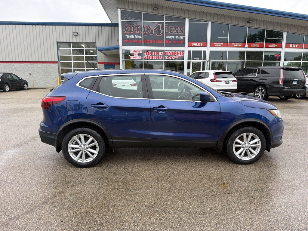 2018 Nissan Rogue Image 1