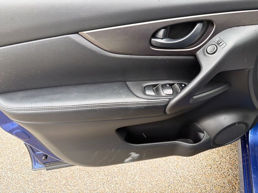 2018 Nissan Rogue Image 12