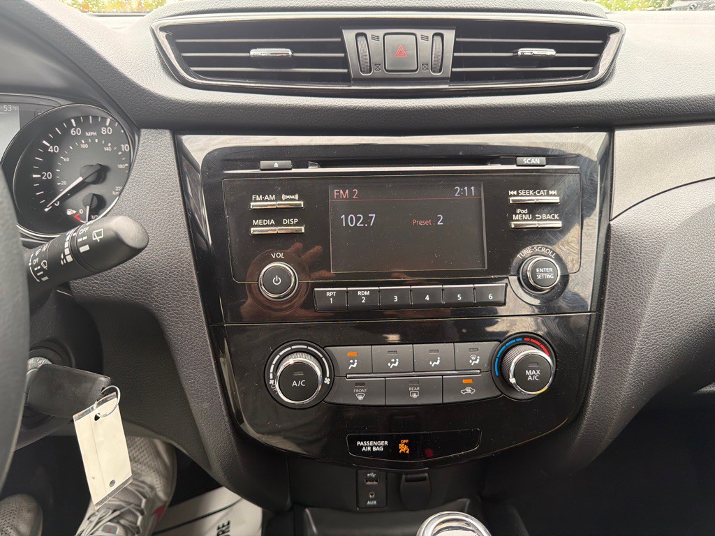 2018 Nissan Rogue Image 15