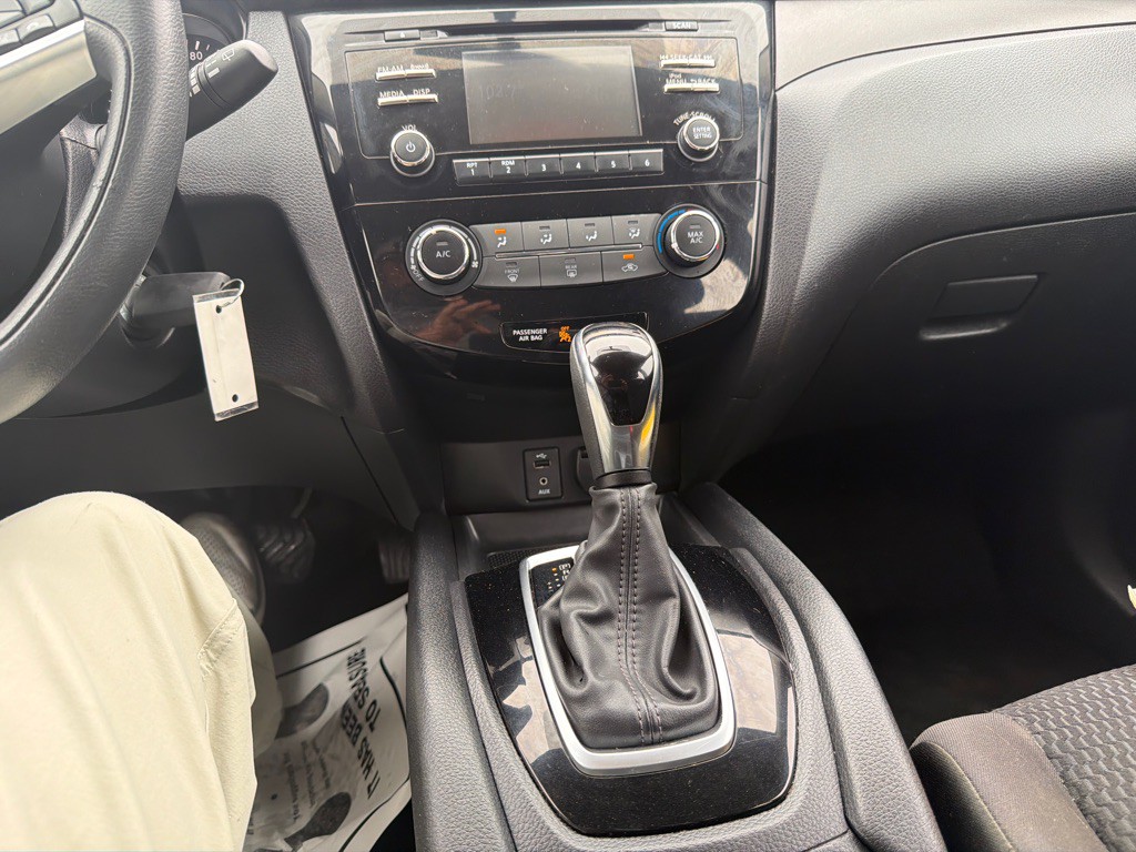 2018 Nissan Rogue Image 16