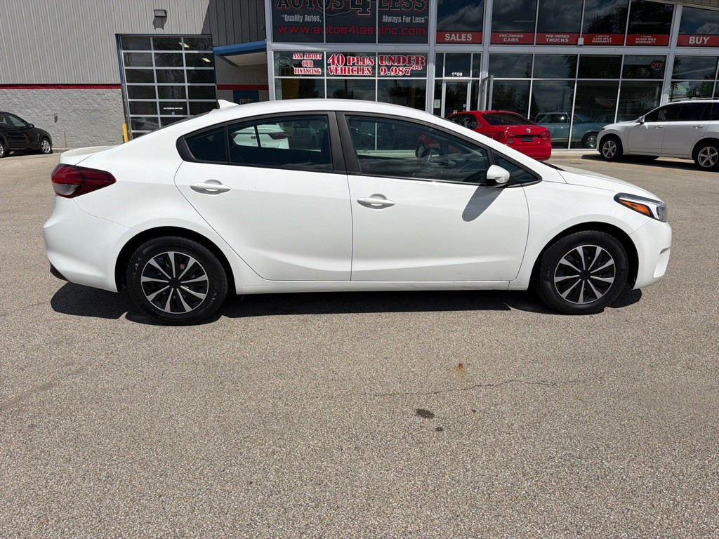2017 Kia Forte Image 1