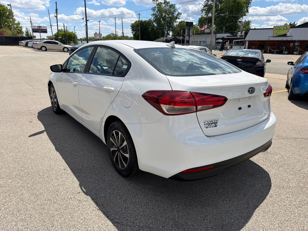2017 Kia Forte Image 6