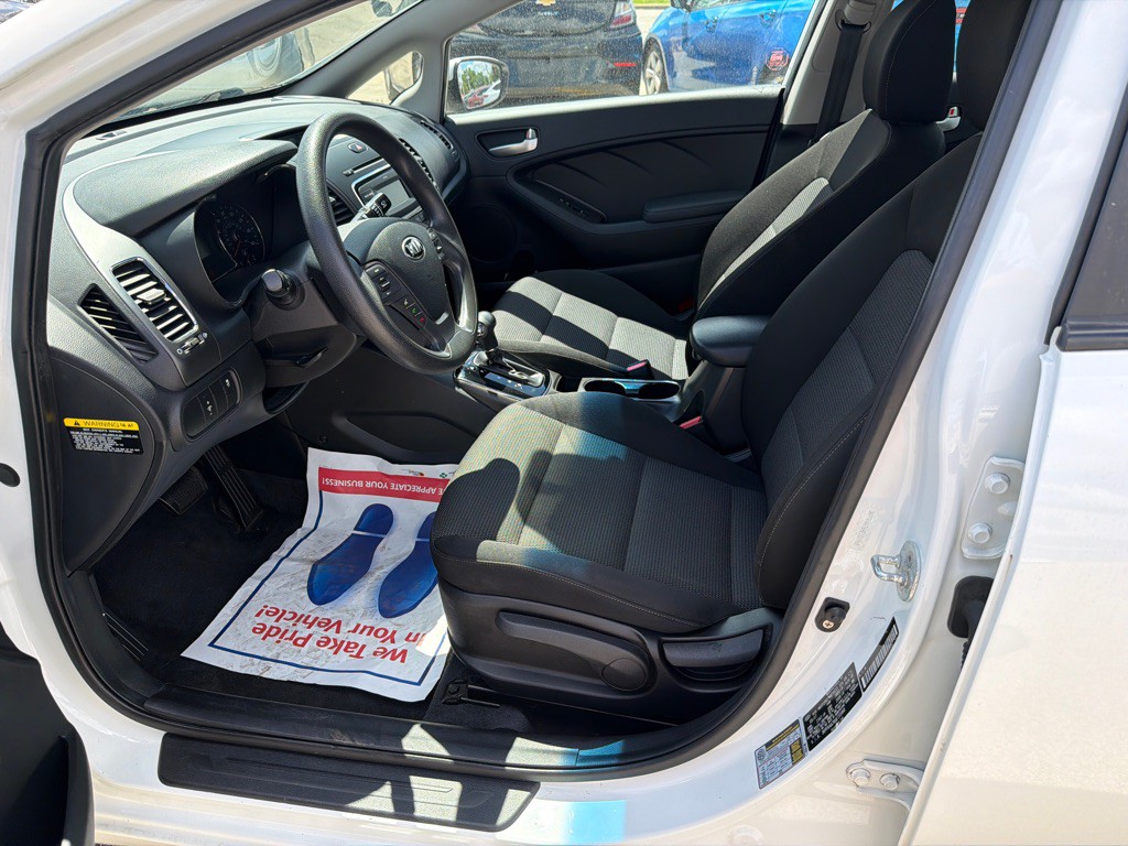 2017 Kia Forte Image 9