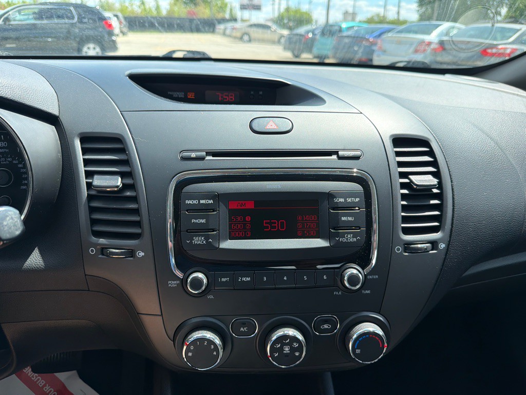 2017 Kia Forte Image 12