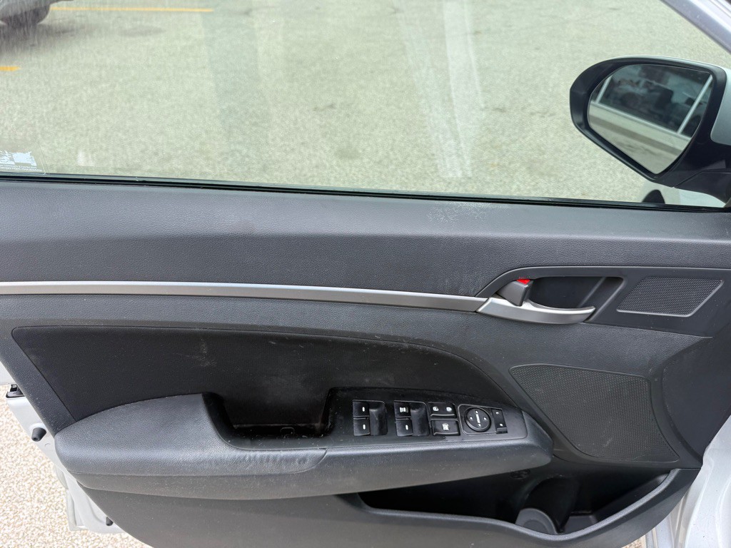 2018 Hyundai Elantra Image 9