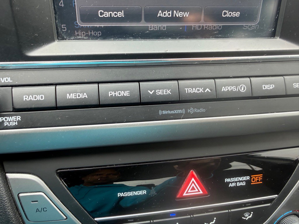 2018 Hyundai Elantra Image 16