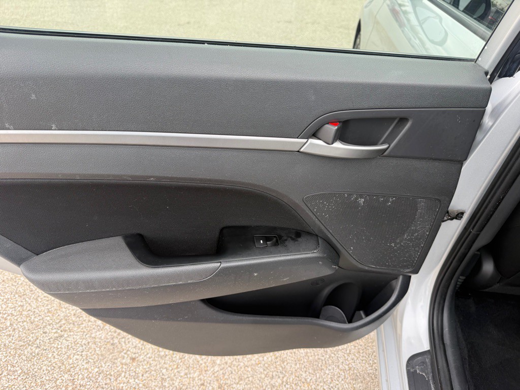 2018 Hyundai Elantra Image 17