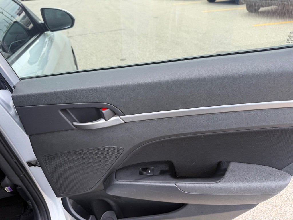2018 Hyundai Elantra Image 20