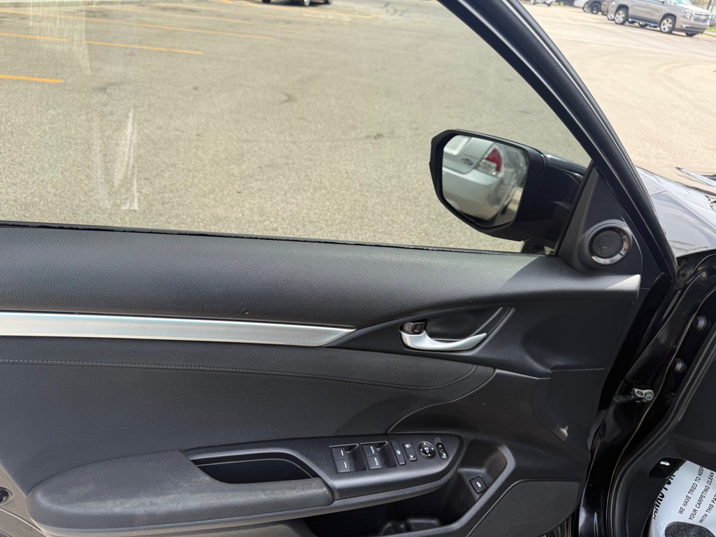 2017 Honda Civic Image 9
