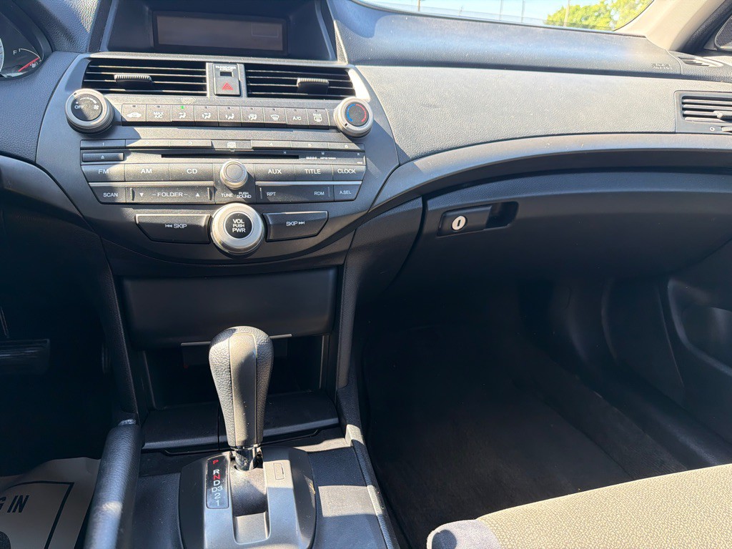 2009 Honda Accord Image 16