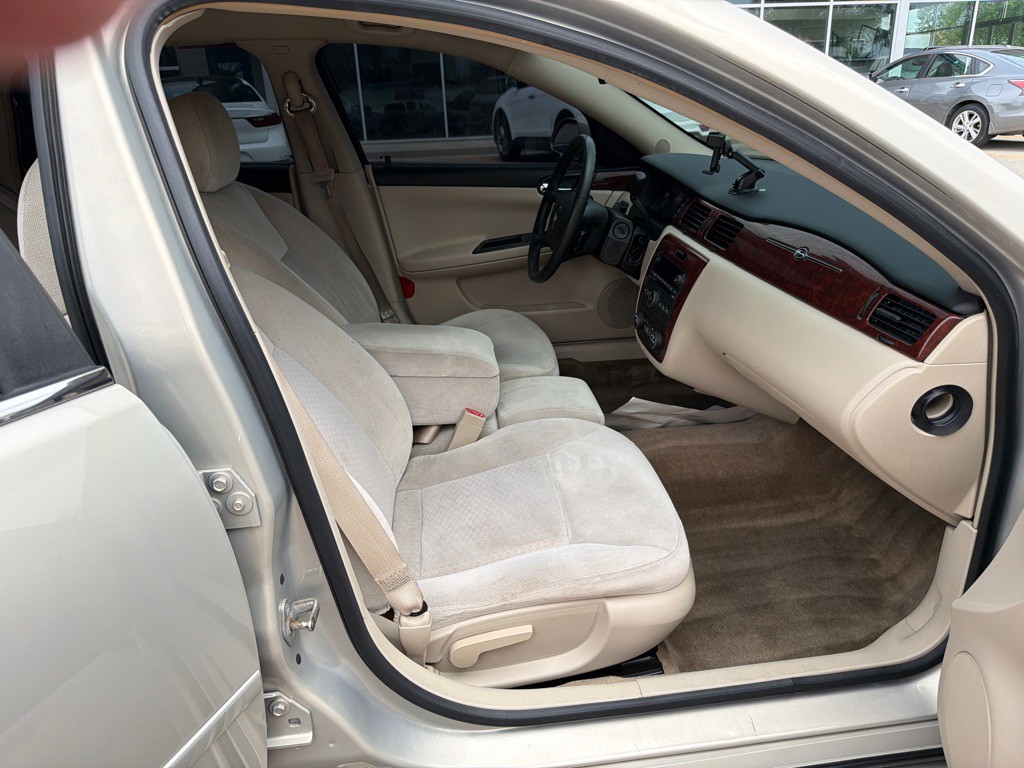 2010 Chevrolet Impala Image 9