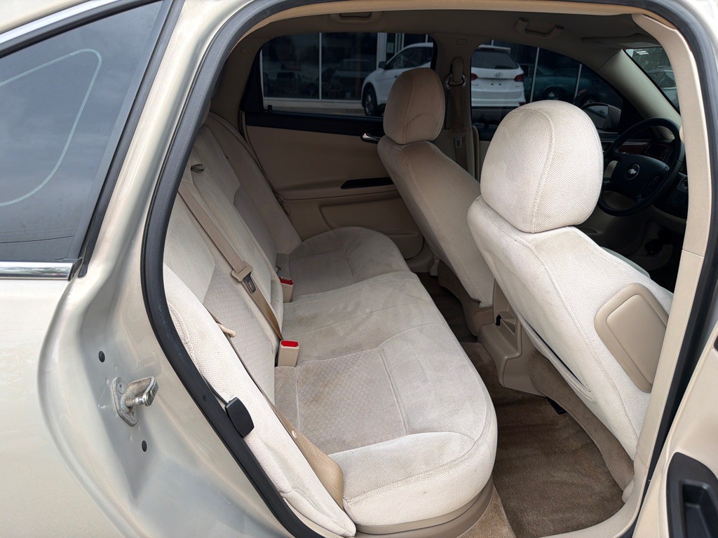 2010 Chevrolet Impala Image 10