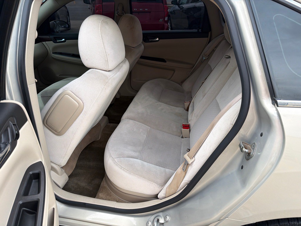 2010 Chevrolet Impala Image 11