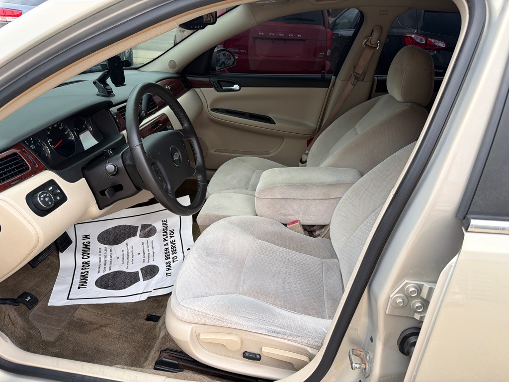 2010 Chevrolet Impala Image 12