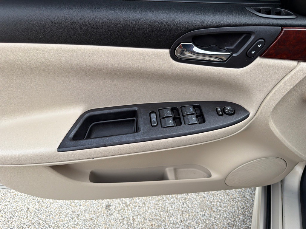 2010 Chevrolet Impala Image 13