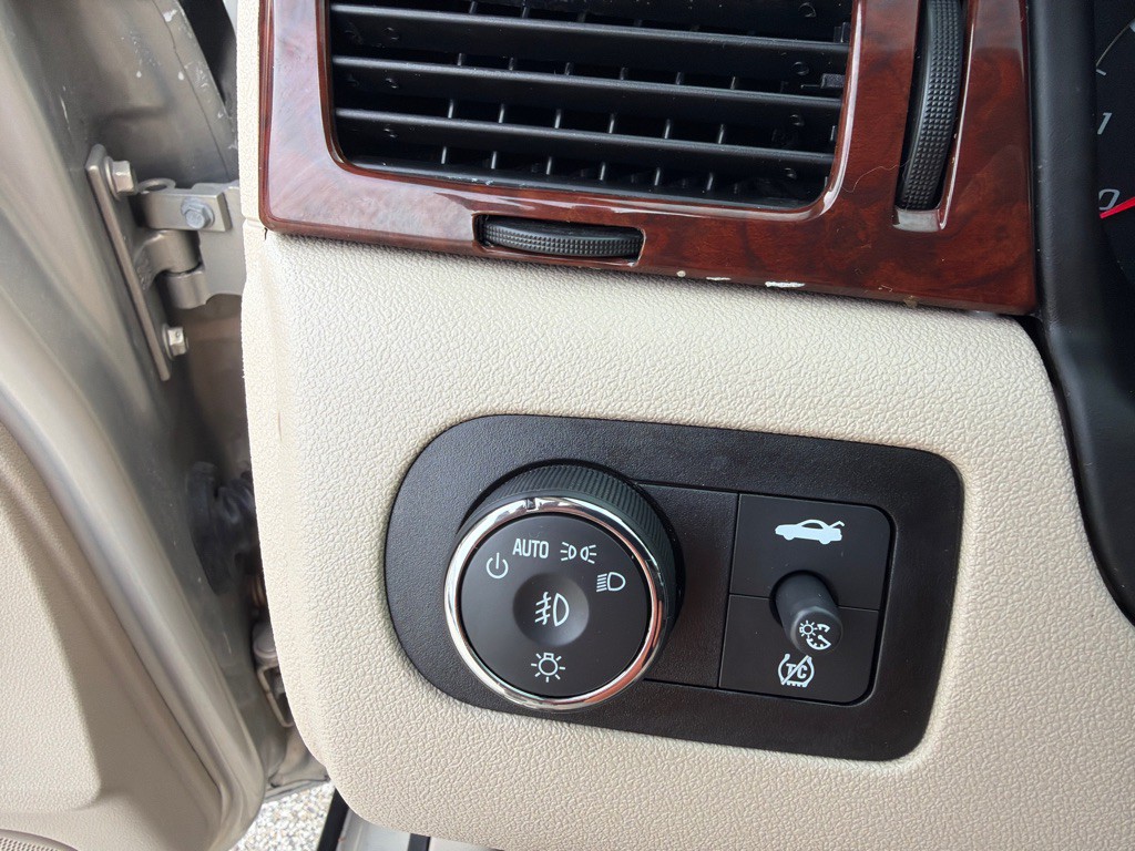 2010 Chevrolet Impala Image 14