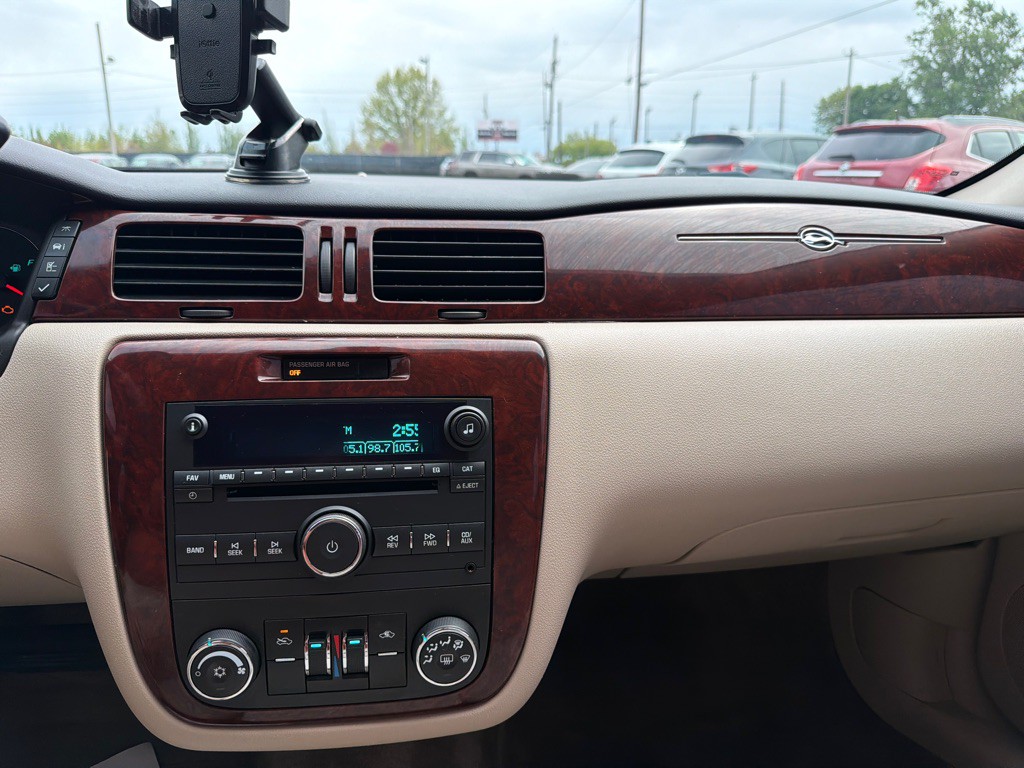 2010 Chevrolet Impala Image 16
