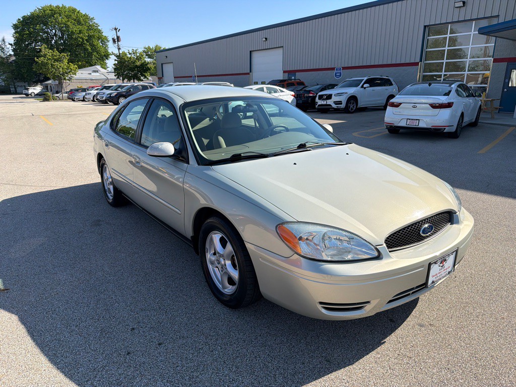 2004 Ford Taurus Image 2