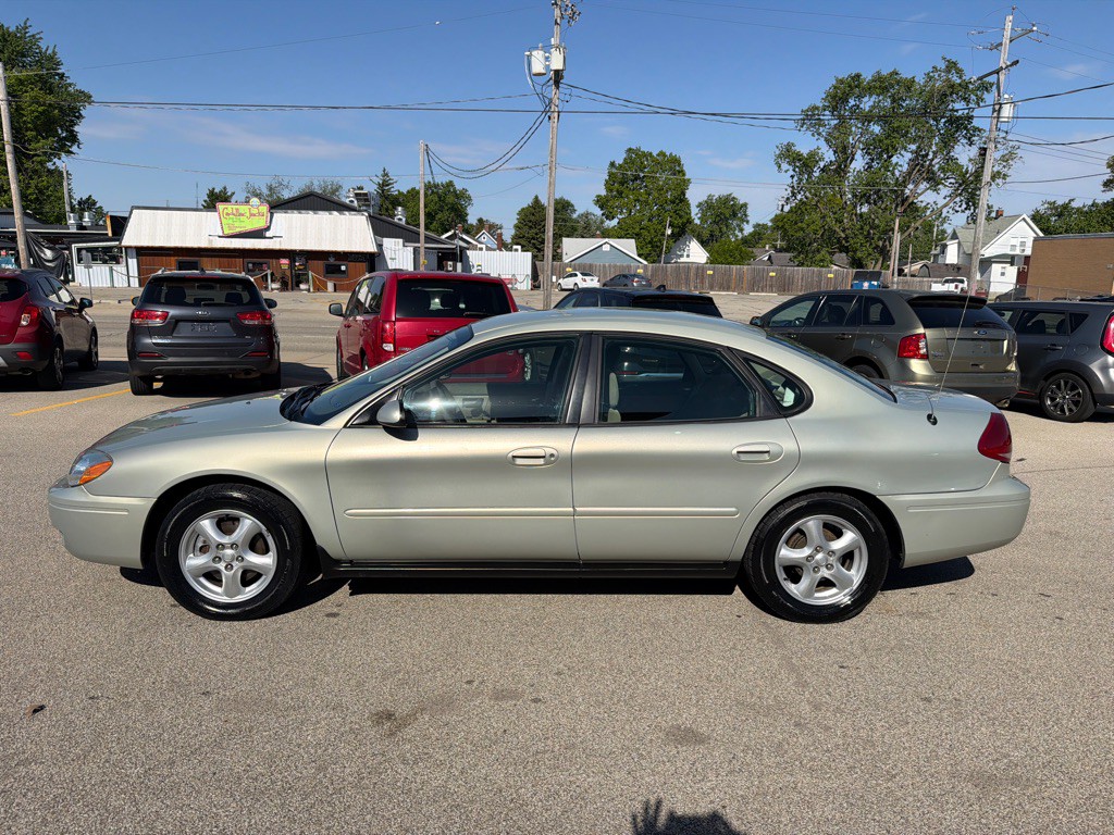 2004 Ford Taurus Image 5