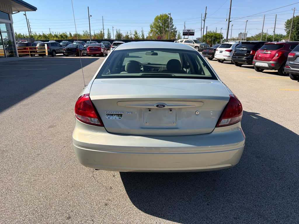 2004 Ford Taurus Image 7