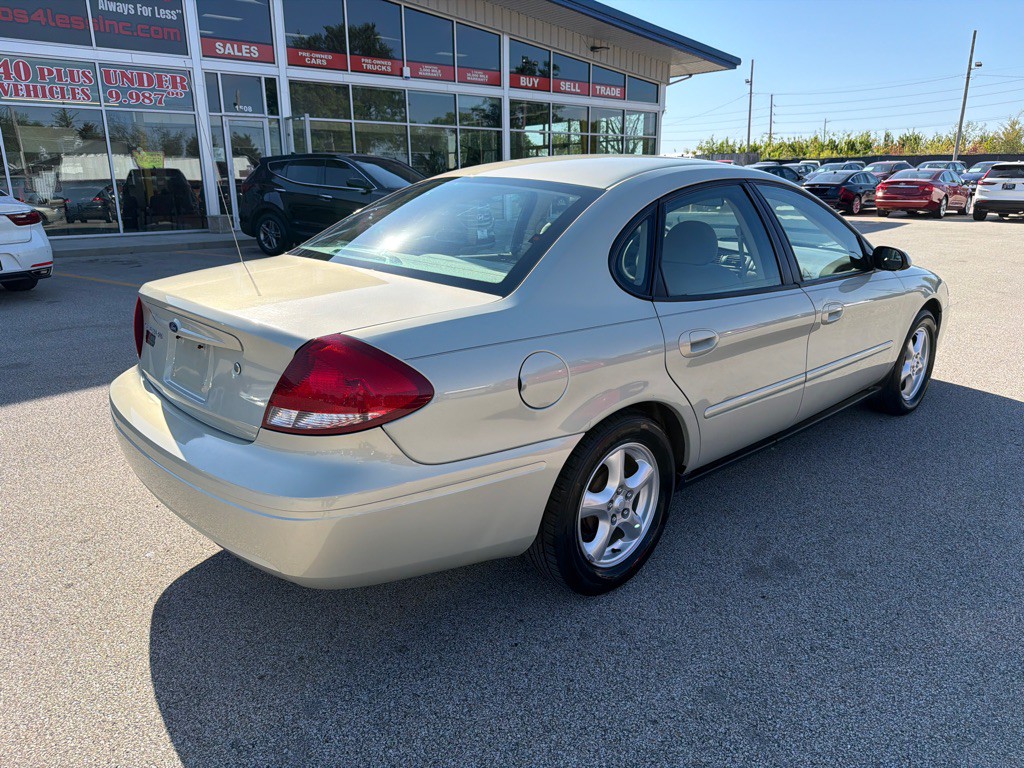 2004 Ford Taurus Image 8