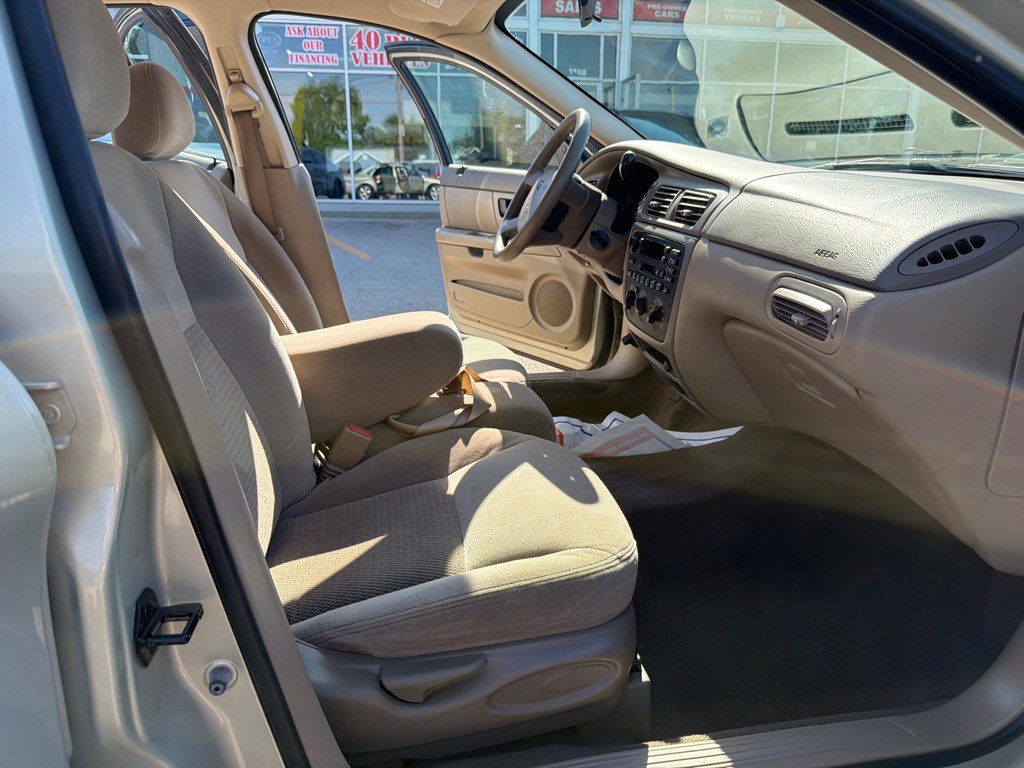 2004 Ford Taurus Image 9
