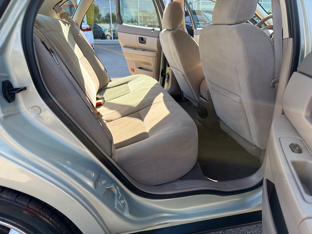 2004 Ford Taurus Image 10