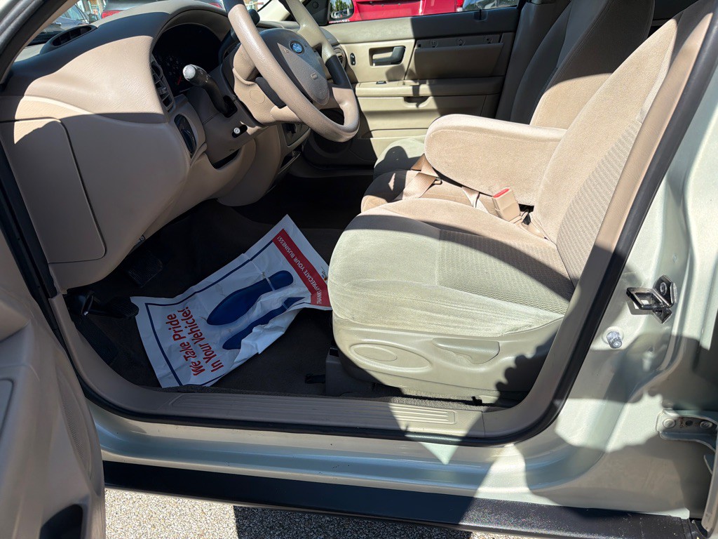 2004 Ford Taurus Image 12