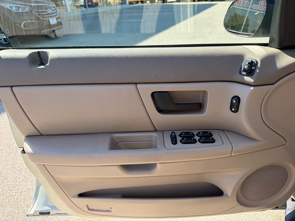 2004 Ford Taurus Image 13