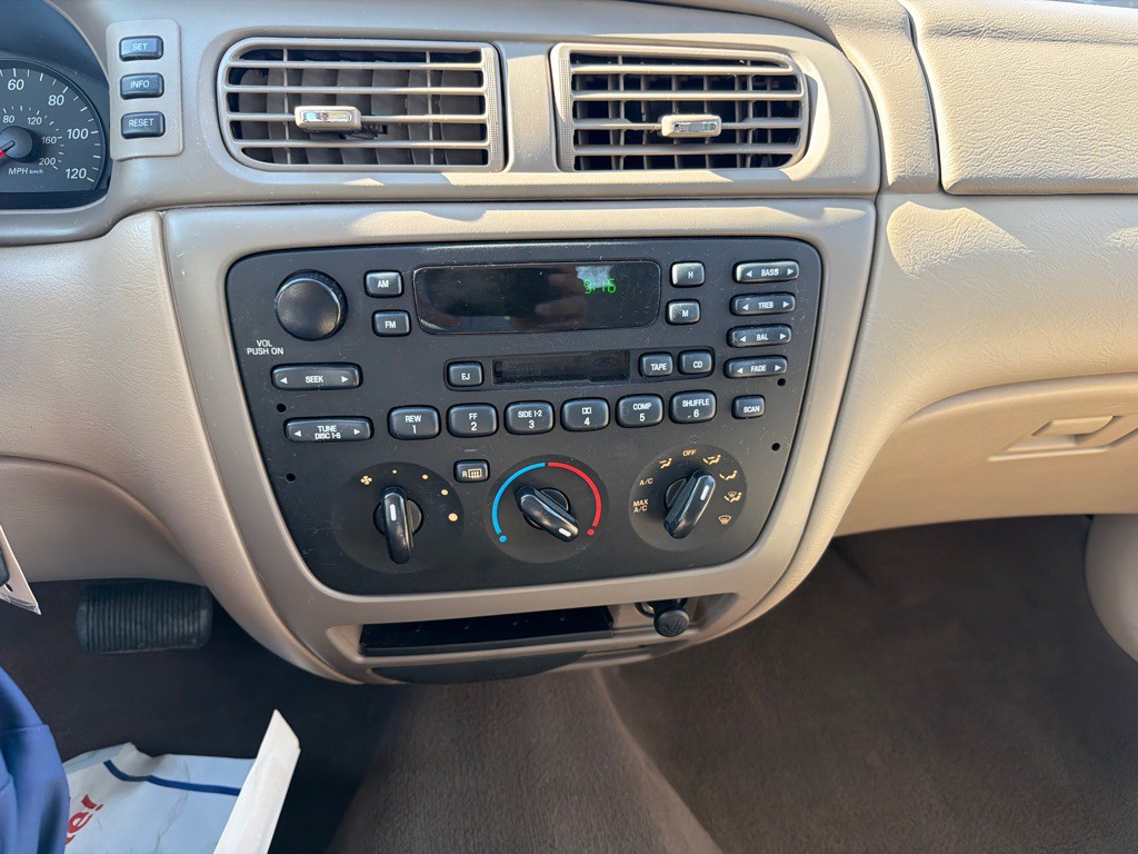 2004 Ford Taurus Image 16