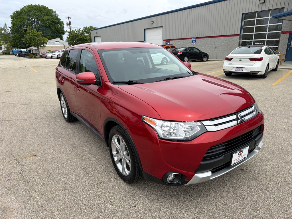 2015 Mitsubishi Outlander Image 2