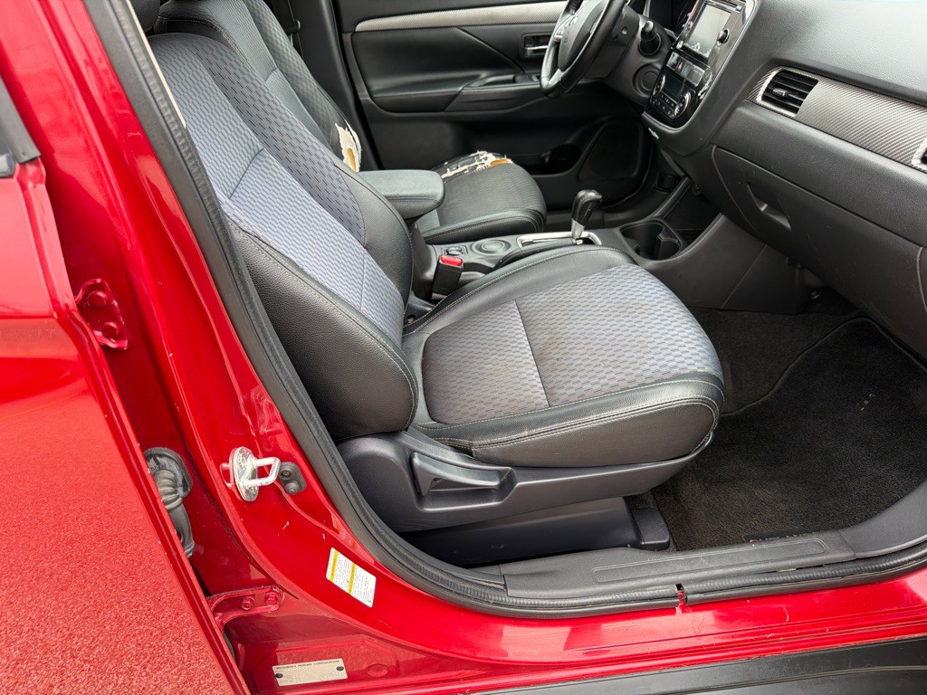 2015 Mitsubishi Outlander Image 9