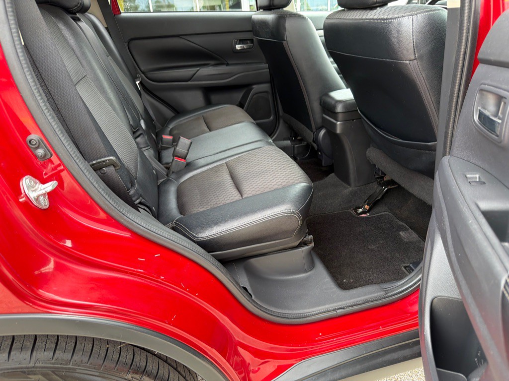 2015 Mitsubishi Outlander Image 10