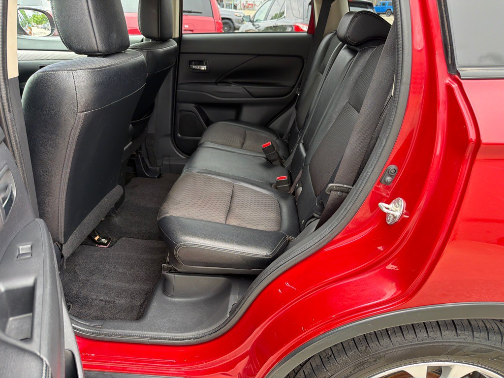 2015 Mitsubishi Outlander Image 11