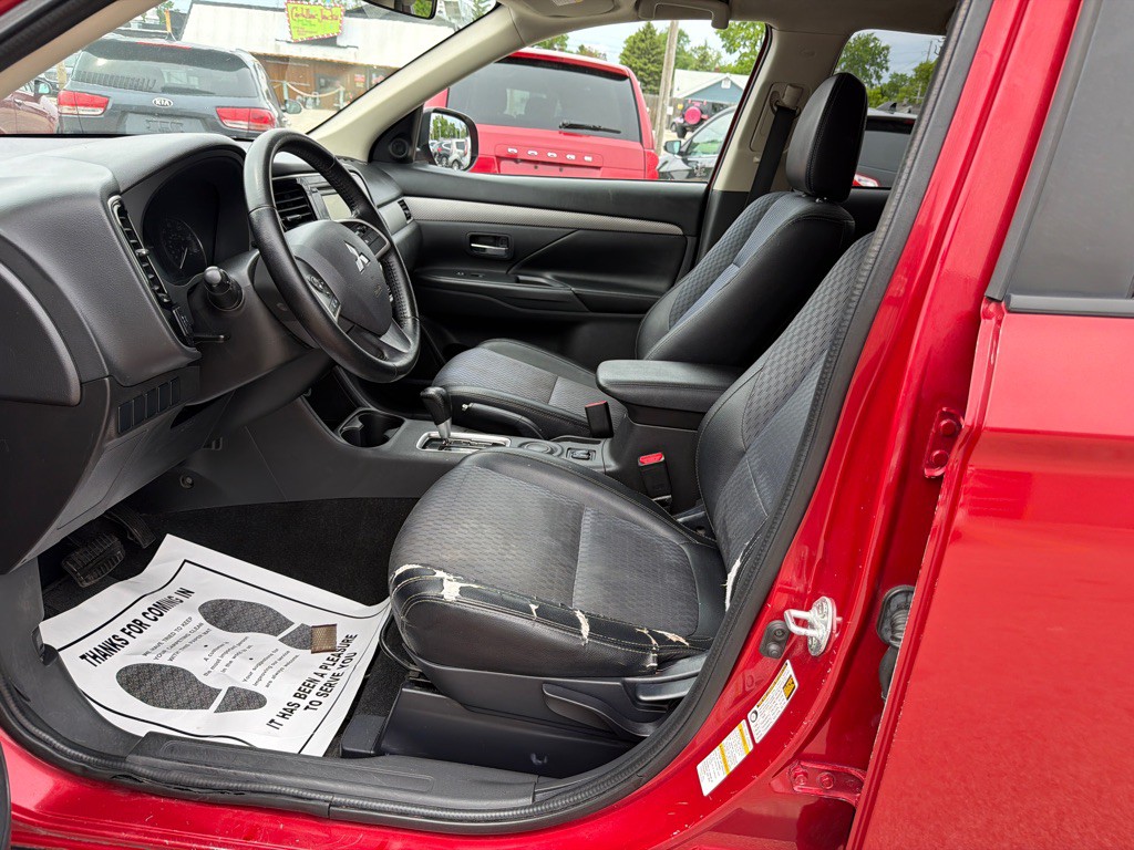 2015 Mitsubishi Outlander Image 12