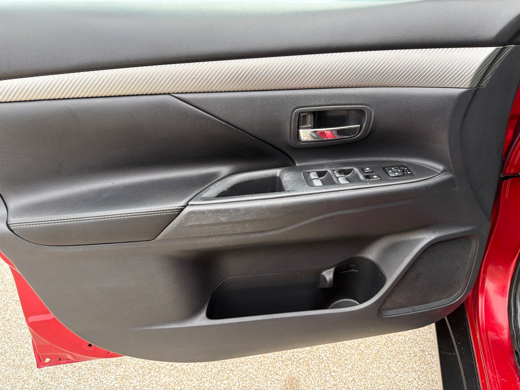 2015 Mitsubishi Outlander Image 13