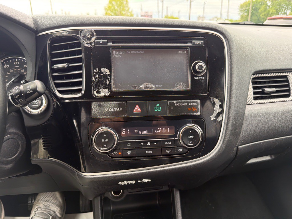 2015 Mitsubishi Outlander Image 15