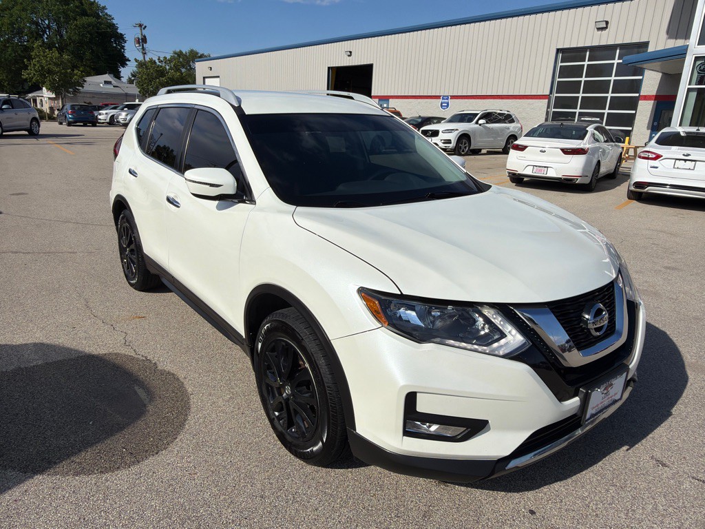2017 Nissan Rogue Image 2