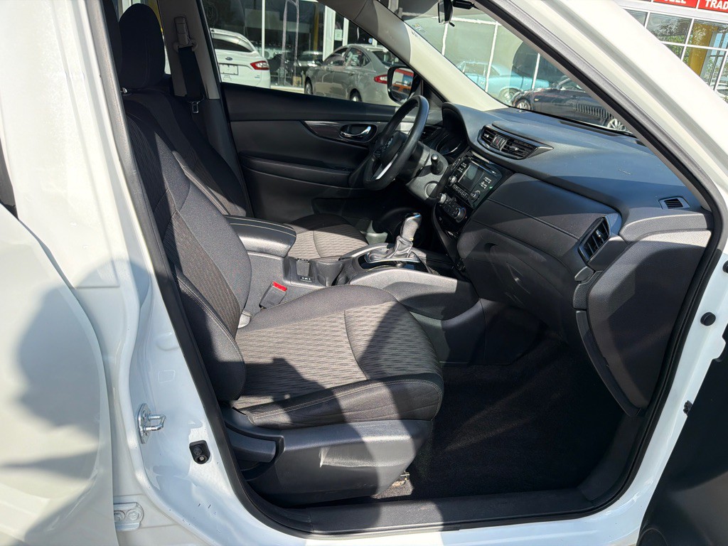 2017 Nissan Rogue Image 9