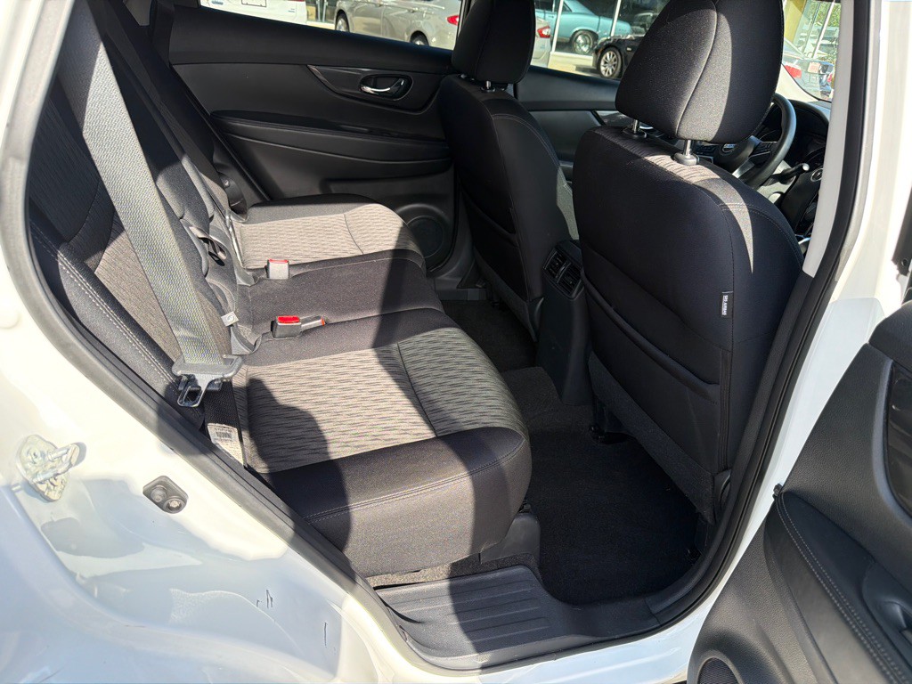 2017 Nissan Rogue Image 10