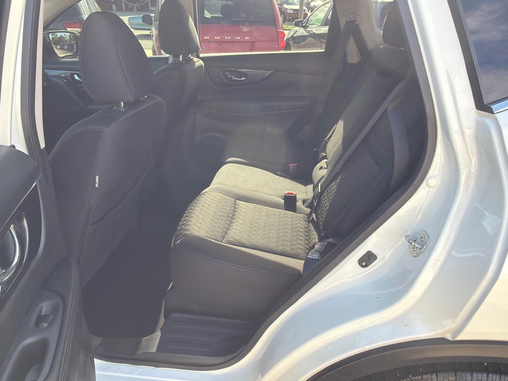 2017 Nissan Rogue Image 11