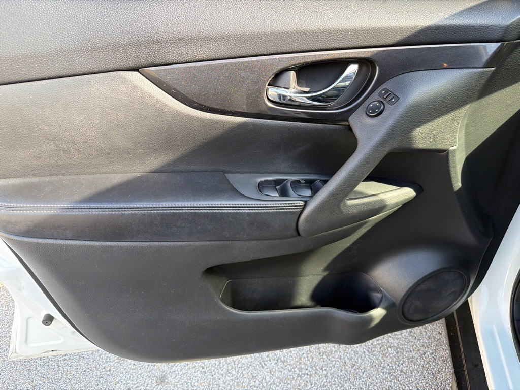 2017 Nissan Rogue Image 13