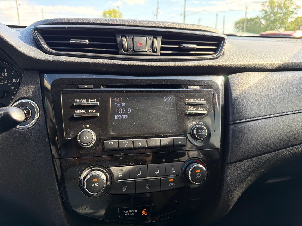 2017 Nissan Rogue Image 15