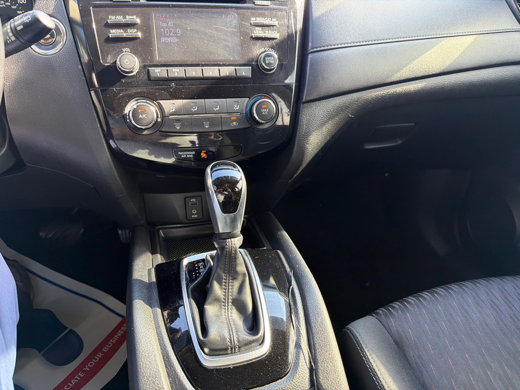 2017 Nissan Rogue Image 16