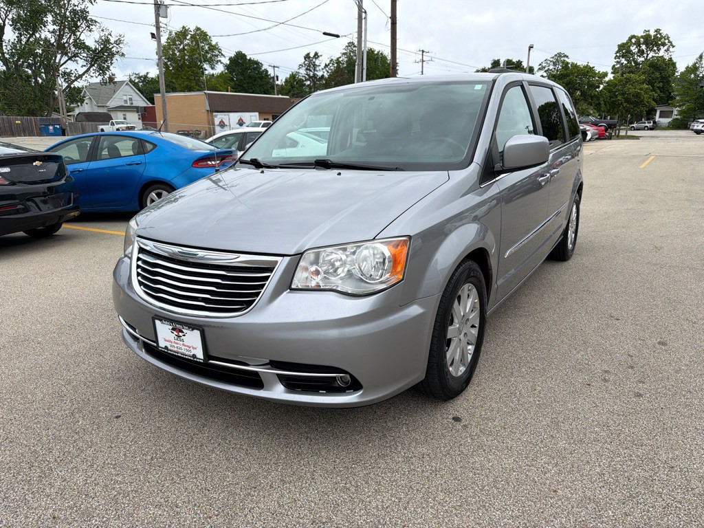 2013 Chrysler Town & Country Image 4