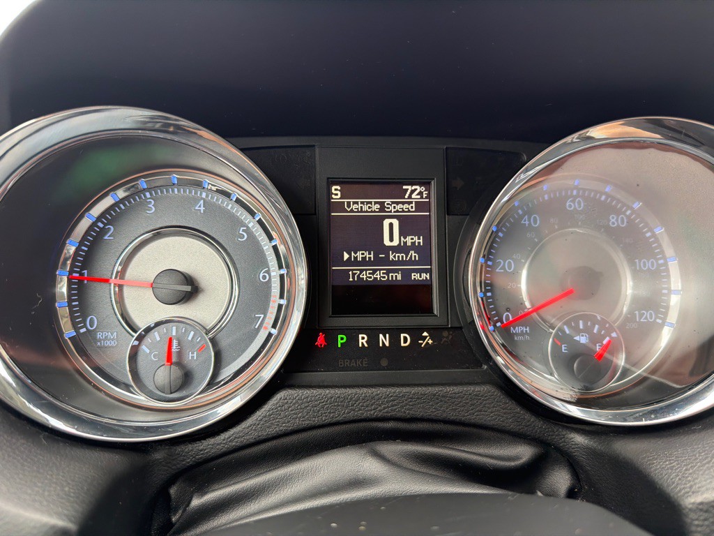 2013 Chrysler Town & Country Image 17