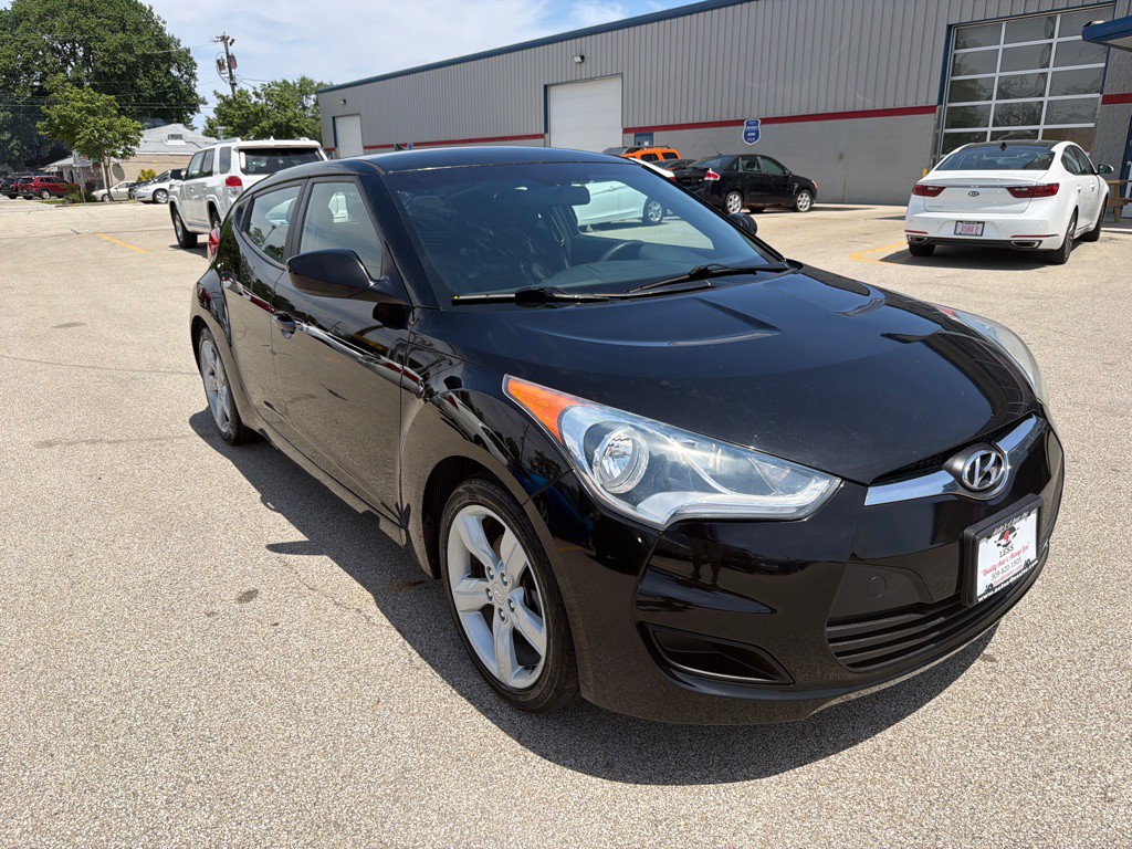 2015 Hyundai Veloster Image 2