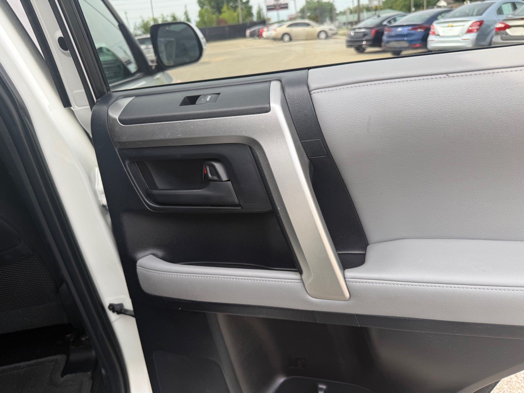 2010 Toyota 4Runner Image 19