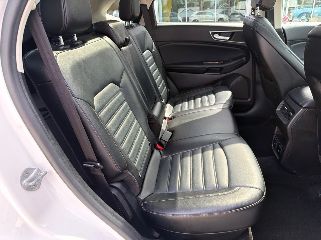 2015 Ford Edge Image 10