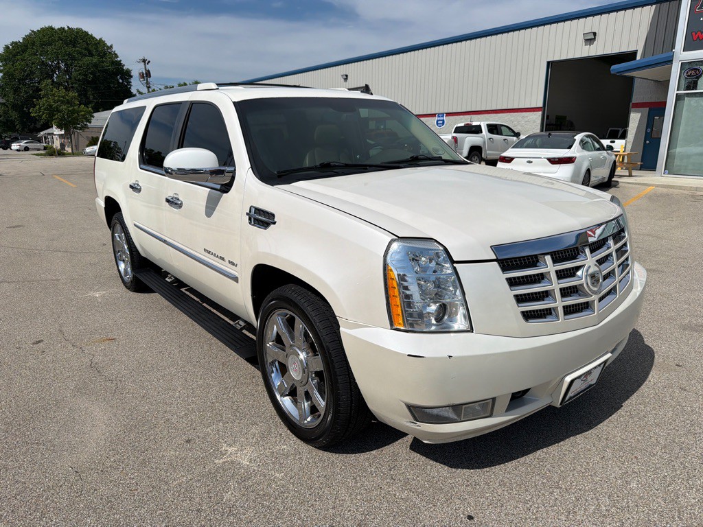 2010 Cadillac Escalade Image 2